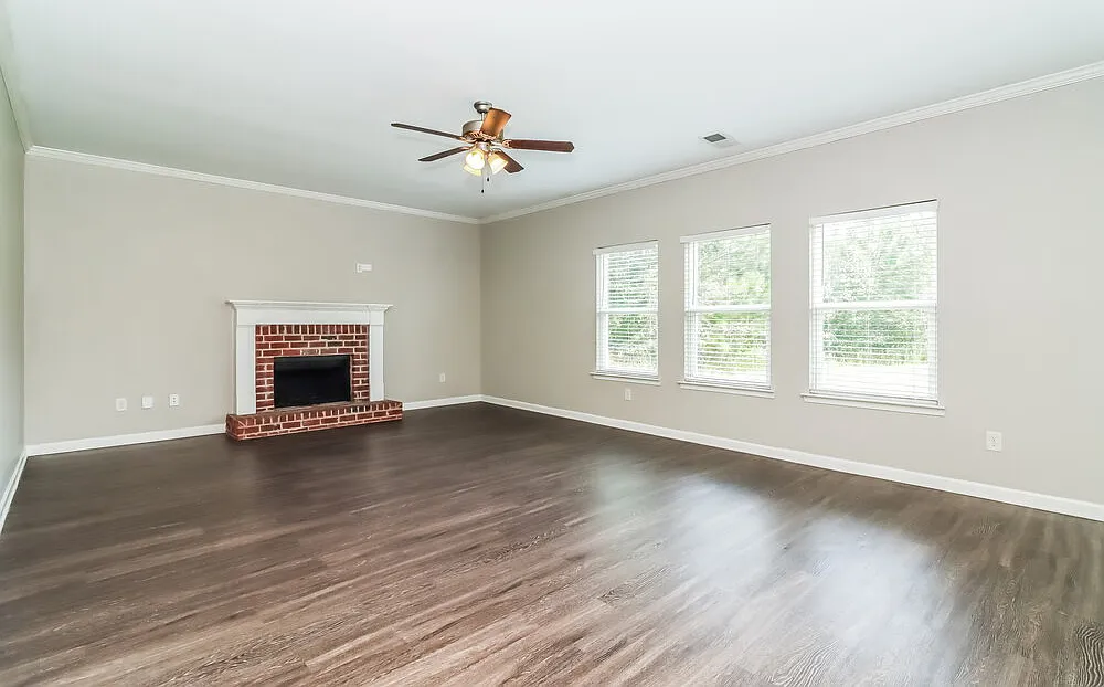 4 bed, 2.5 bath, 2002 sqft, $2,165 — Photo 4