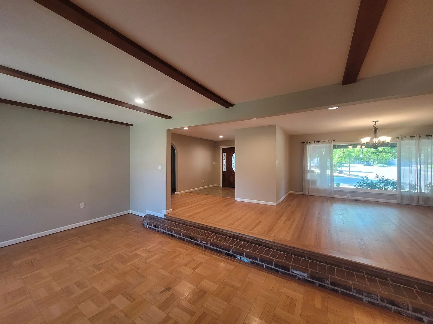 Spacious Carmichael home in Winding Wy / Garfield area — Photo 2