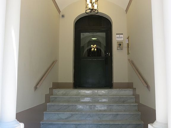 2nd image of 521 W 185th St APT 3F