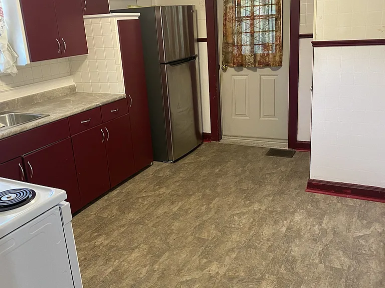 1424 Rosenthal Ave — Photo 5