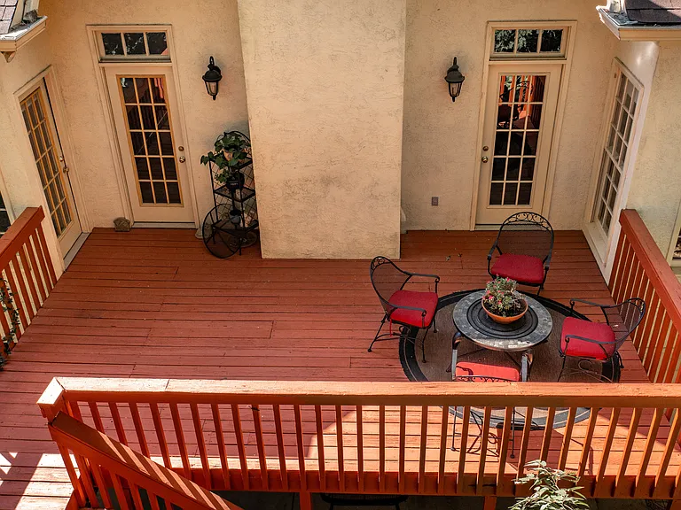 612 Redbud Ln — Photo 16