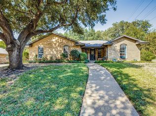 1820 Woodside Dr, Arlington, TX 76013