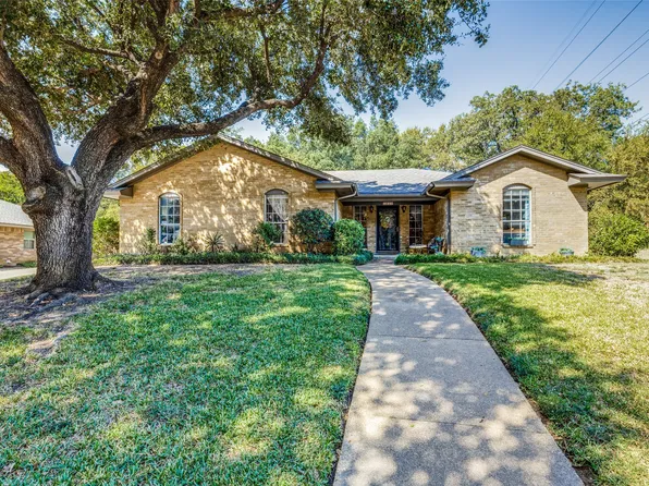 1820 Woodside Dr, Arlington, TX 76013