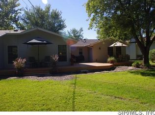 31 Cardinal Ln, Highland, IL 62249