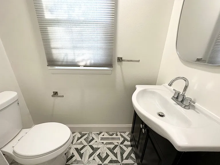 Melrose Apartments — Photo 40