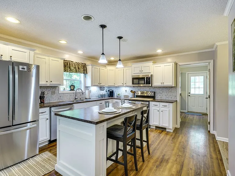 912 Spike Rd — Photo 11