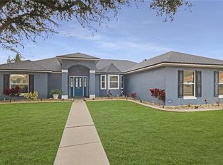 640 Woodview Dr, Tavares, FL 32778