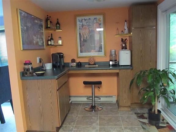 4th image of 185 Arrow Wood Pl