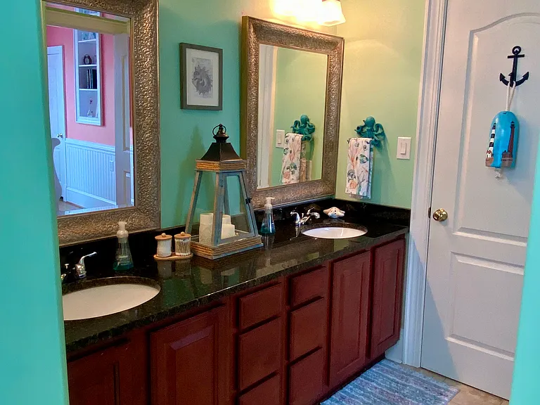Downstairs guest bathroom