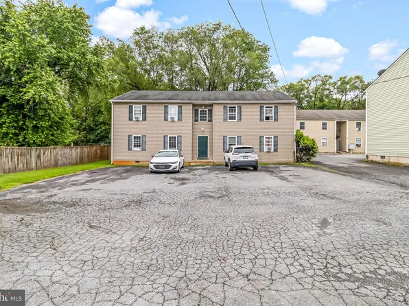 425 E 1st Ave, Charles Town, WV 25414