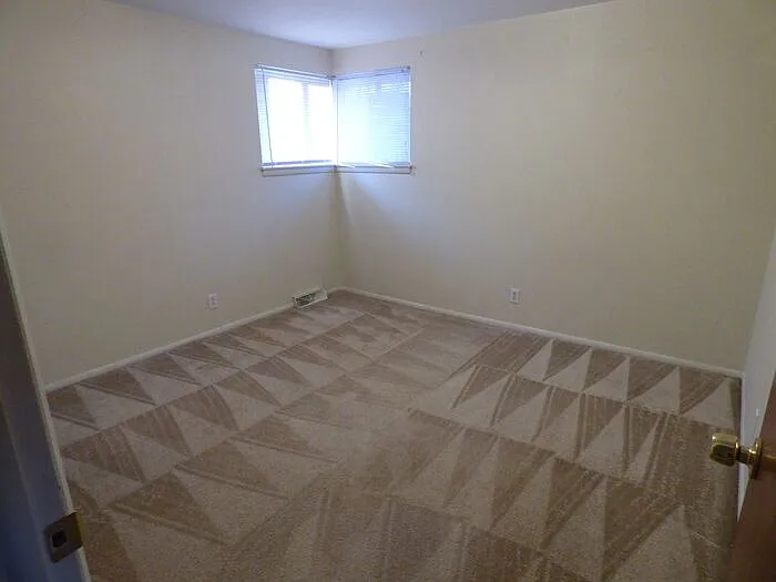 1083 Winona Dr — Photo 8