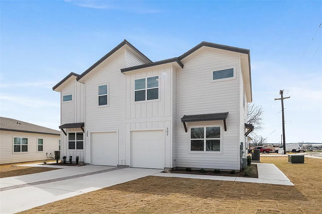 4 bed, 1657 sqft, $2,200 — Photo 2