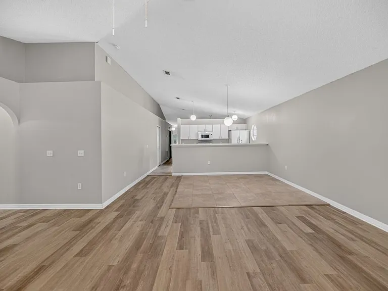 1845 Saga Ct — Photo 14