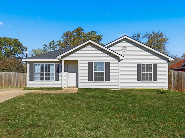 1709 Red Oak Ct, Denton, TX 76209