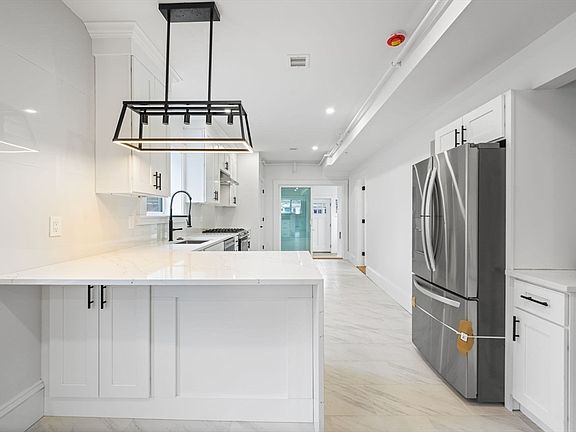 3rd image of 10 Beech St #3