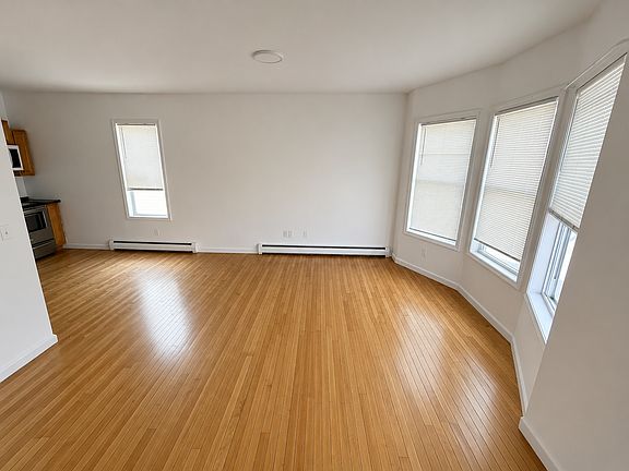 4th image of 141 N Hamilton St APT B