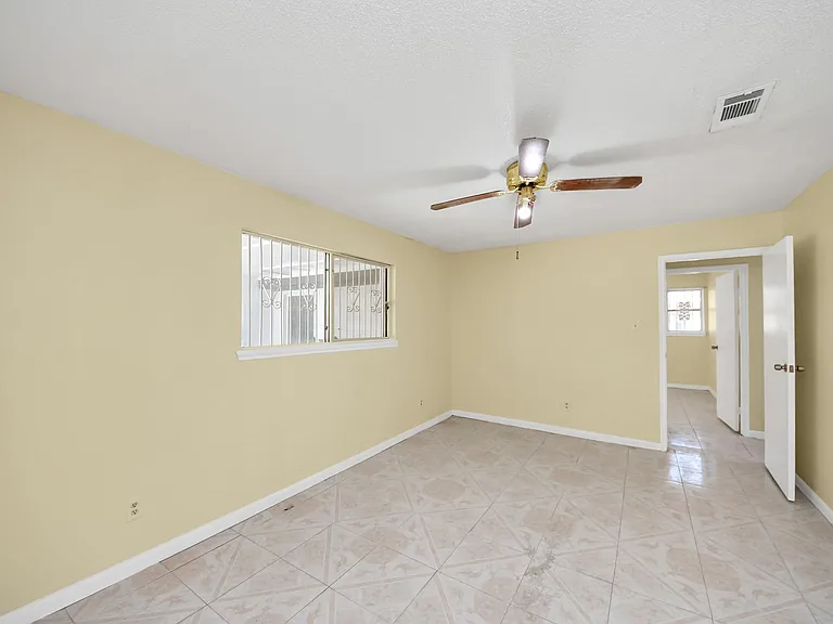 8105 Lanham Ln — Photo 28