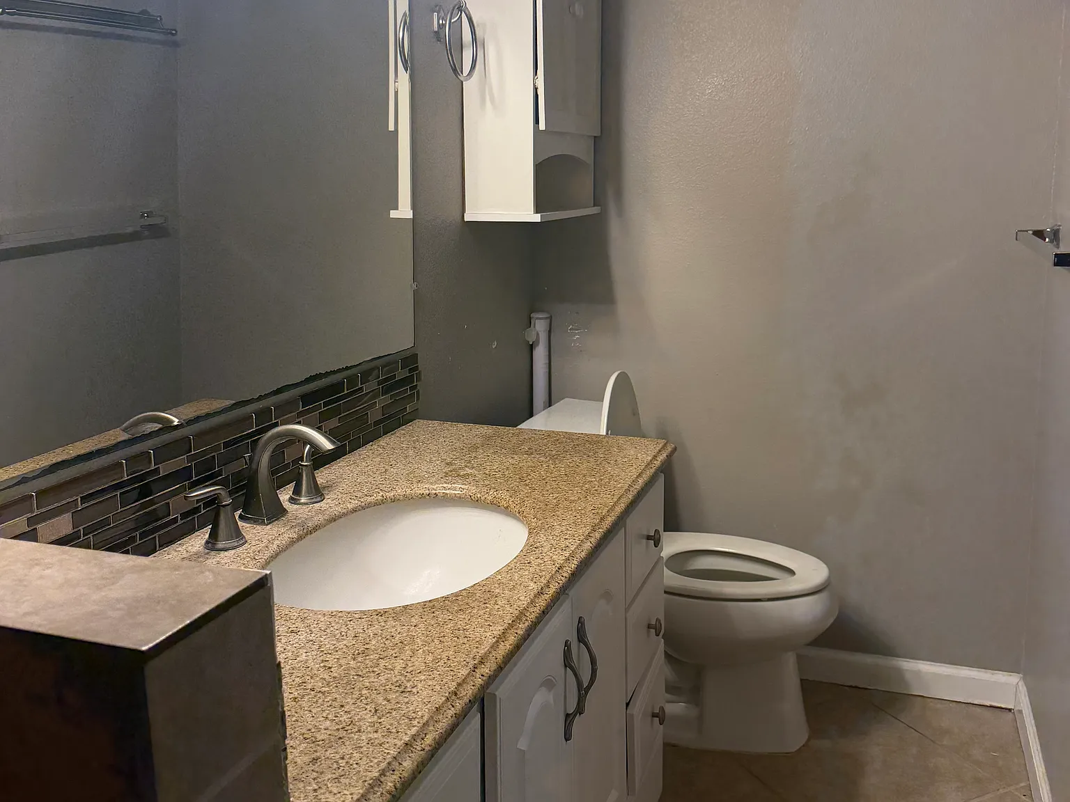 6 bed, 3.5 bath, 2500 sqft, $5,000 — Photo 2