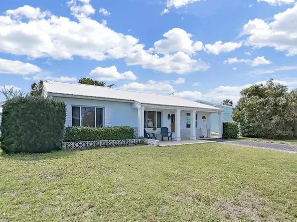 16004 2nd St E, Redington Beach, FL 33708