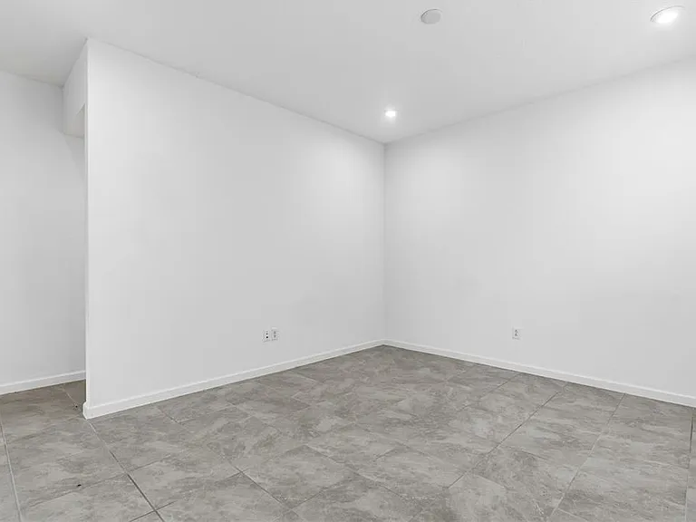 1124 Lakeshore Breeze Pl — Photo 9