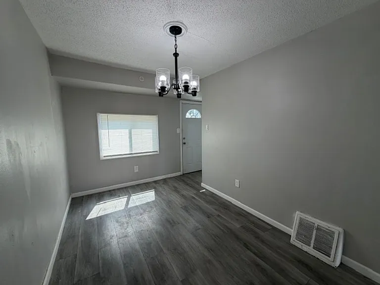 308 Lanark Rd — Photo 7