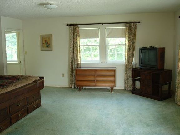 MASTER  BEDROOM