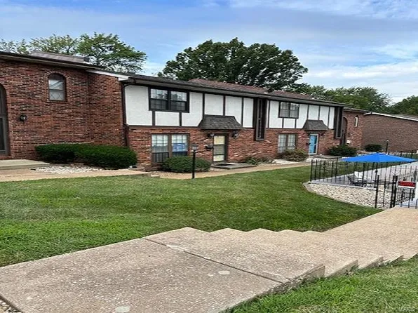 1229 N 17th St APT 10, Belleville, IL 62226