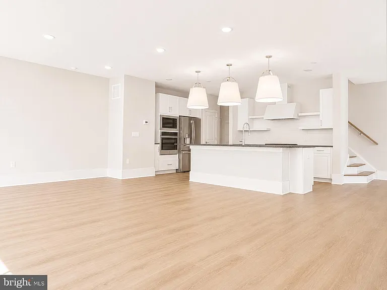 2906 Justin Dr — Photo 2