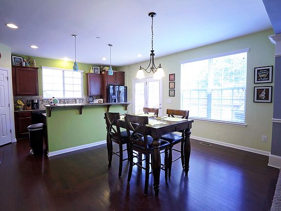 4th image of 8336 Parkfield Dr