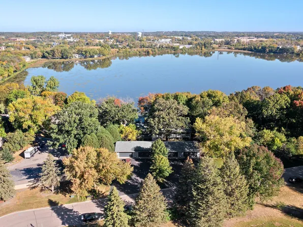 3 Hazeltine Est, Chaska, MN 55318