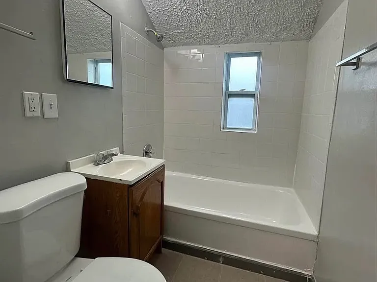 350 Lasalle St #425 — Photo 13