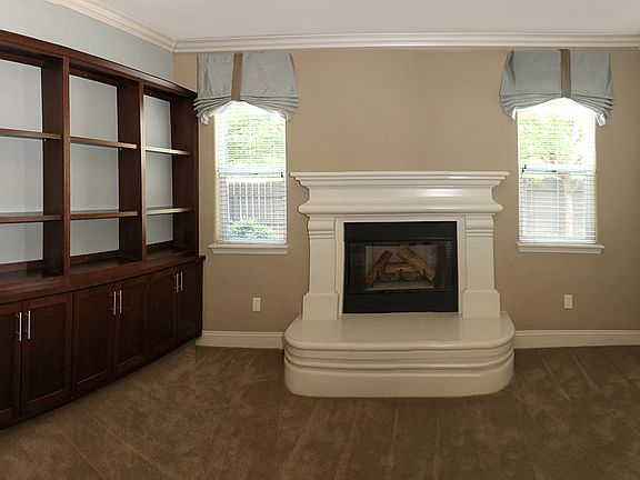 4th image of 5809 Almond Ave