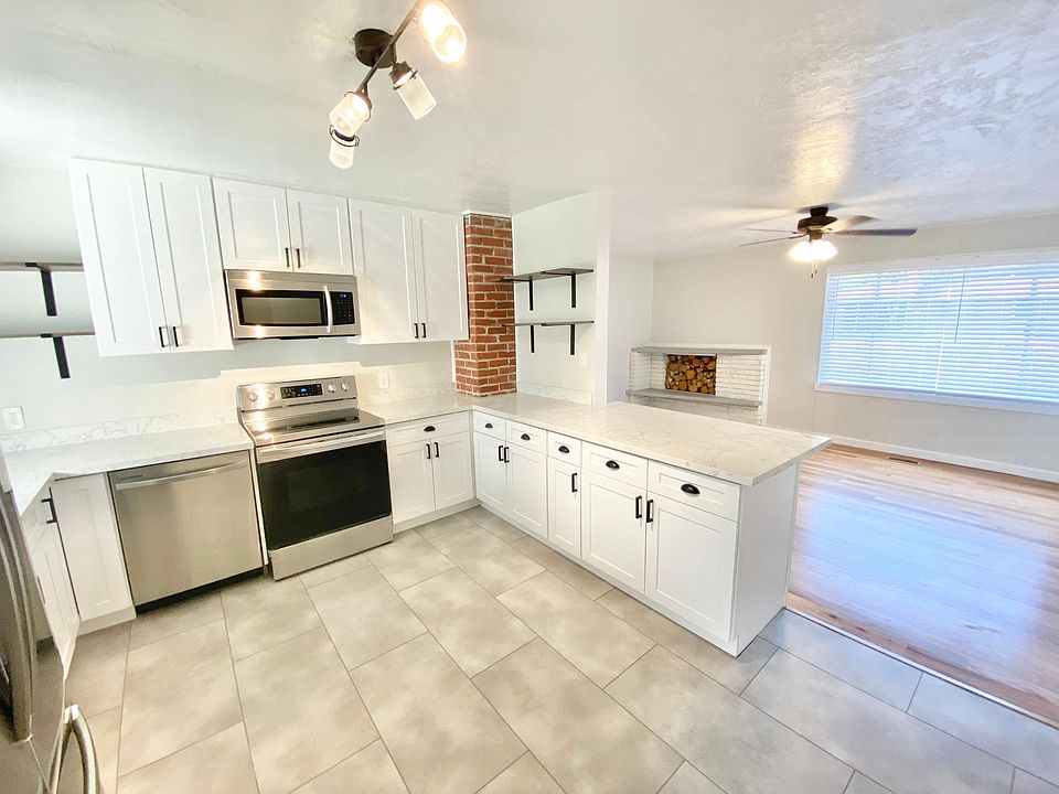 Kitchen features Stainless Steel Appliances and Quartz Countertops