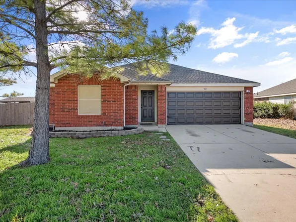 901 McKavett Dr, Burleson, TX 76028