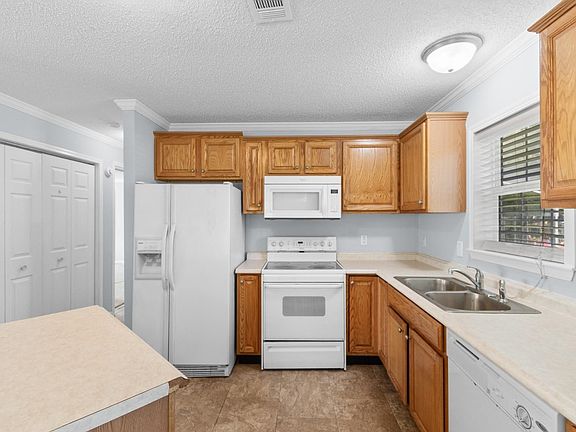 3rd image of 1017 Holt Rd.