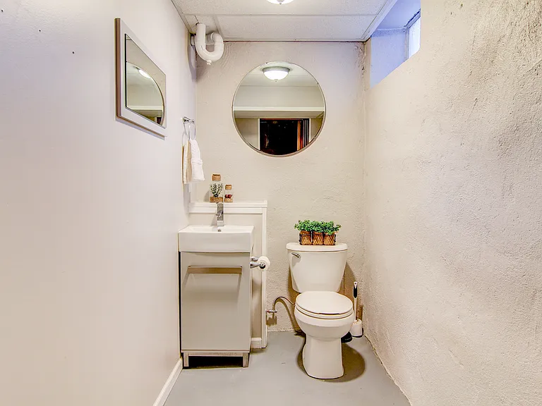 1420 Yates St #420 — Photo 16