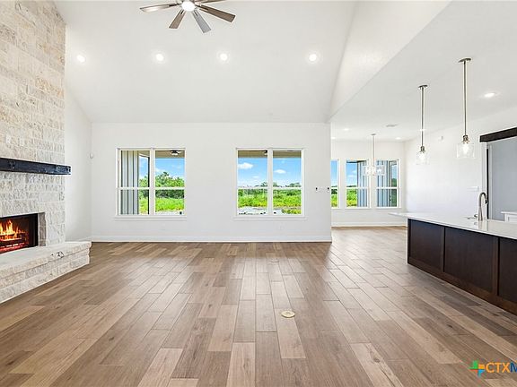 4th image of 313 Farmhouse Dr
