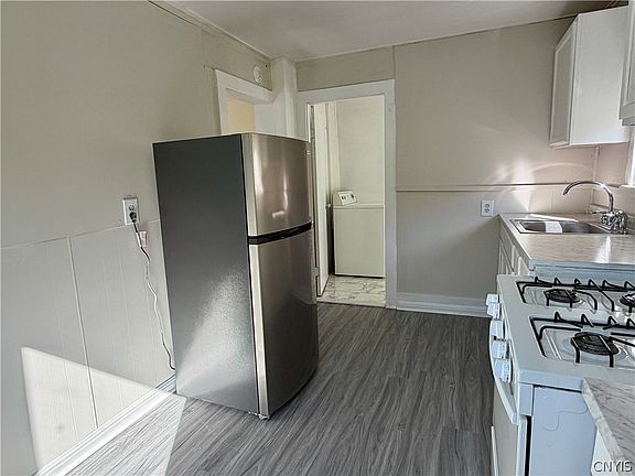 4th image of 46 Moreland St