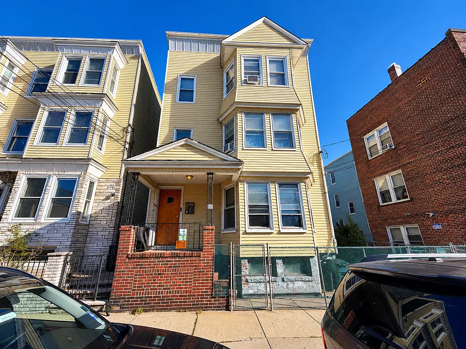 10 Highland Ave #1