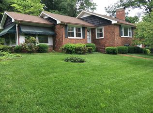 1040 Deepwood Ct, Winston Salem, NC 27104