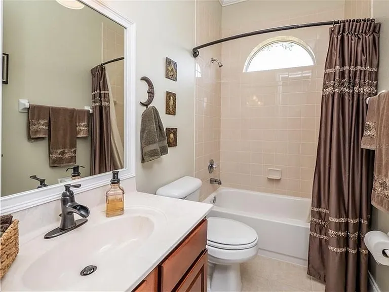 4541 NW 76th Ct — Photo 20