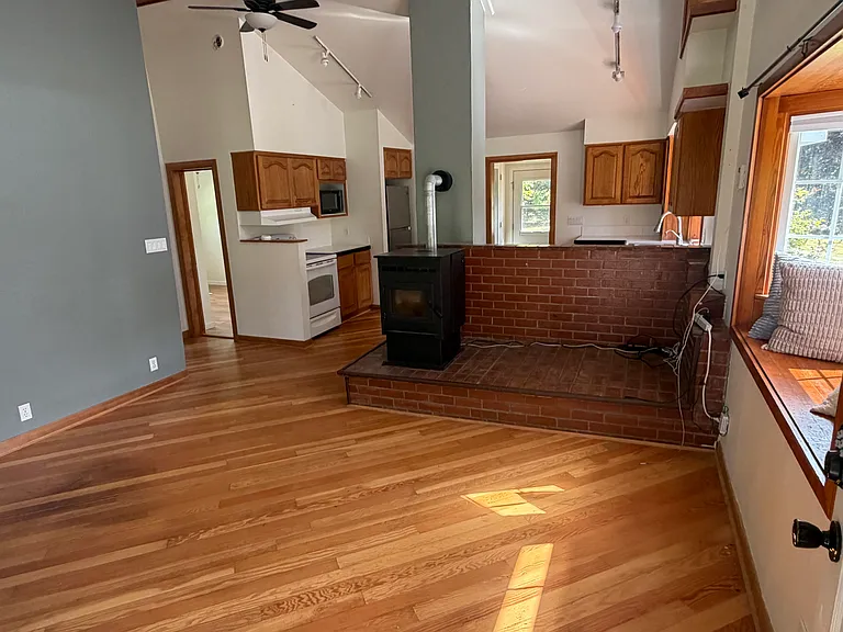 721 Cole Rd — Photo 2