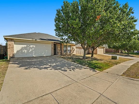 3rd image of 908 Crowder Dr