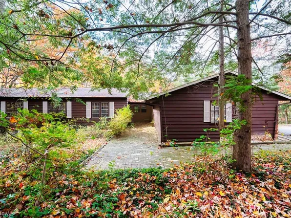 17064 Cats Den Rd, Chagrin Falls, OH 44023