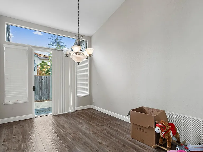 129 Biscayne Way — Photo 10