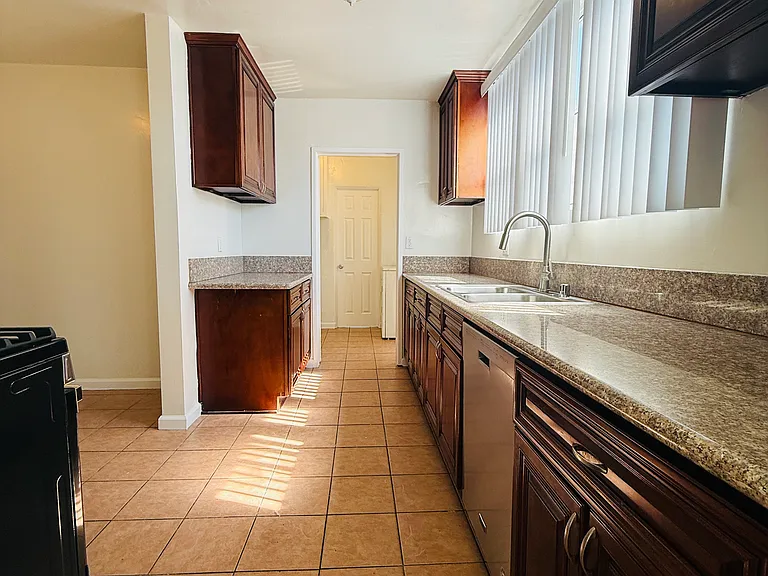 818 S Shenandoah St — Photo 15