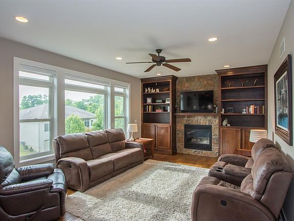 4th image of 2035 Glen Oaks Dr
