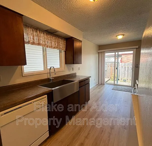 5531 SW Lombard Ave — Photo 10