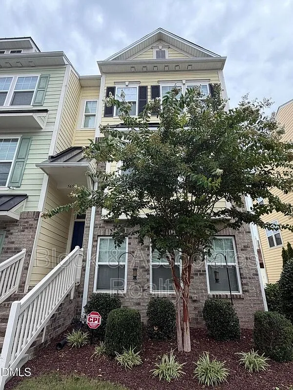 3 bed, 3.5 bath, 2374 sqft, $2,350 — Photo 1