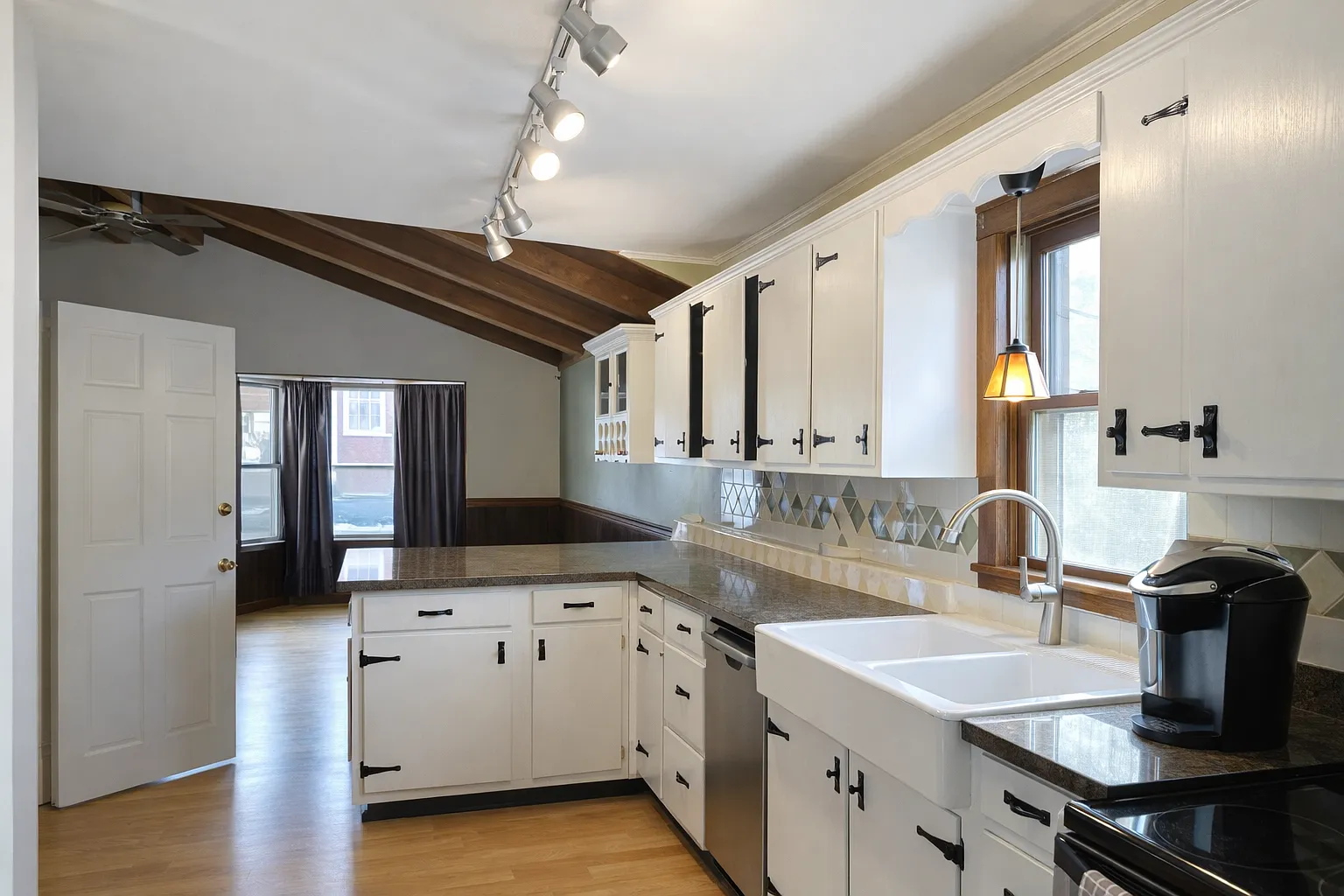 6 bed, $3,300 — Photo 4